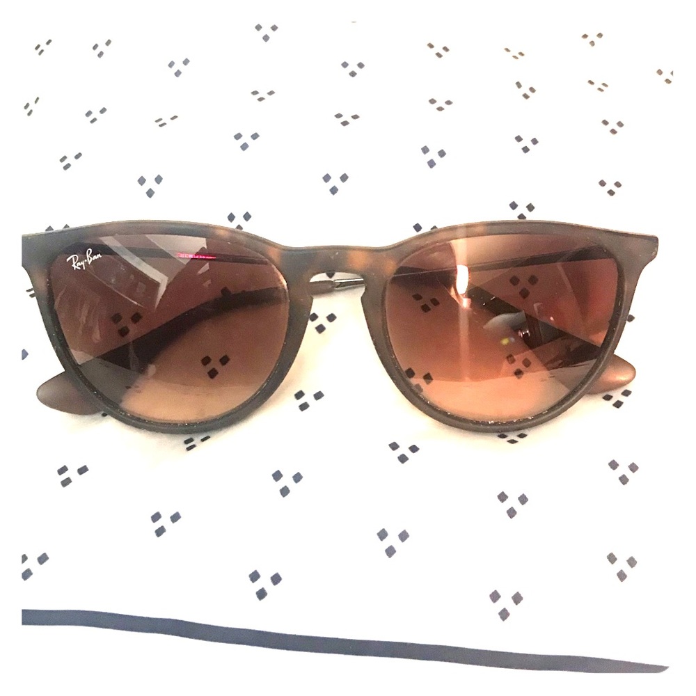 Erika classic Ray-Bans in great condition.